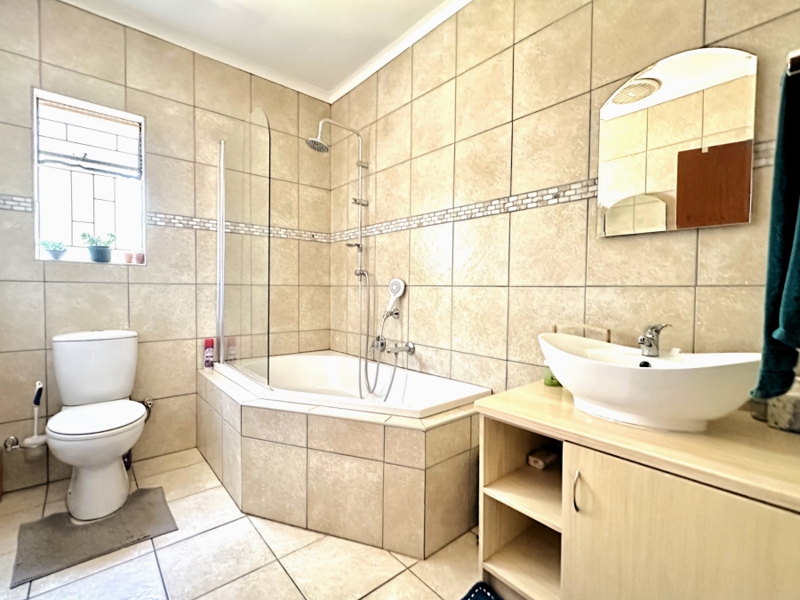 4 Bedroom Property for Sale in Panorama Western Cape